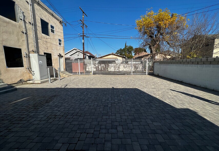 More Photos Of , Los Angeles Flex For Sale