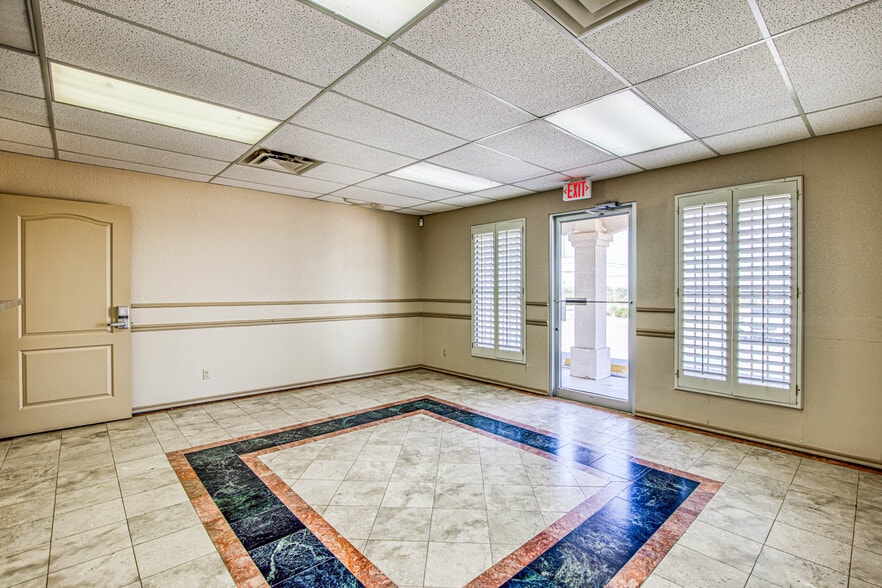 More Photos Of 361 Vinton Rd, Anthony Medical For Lease