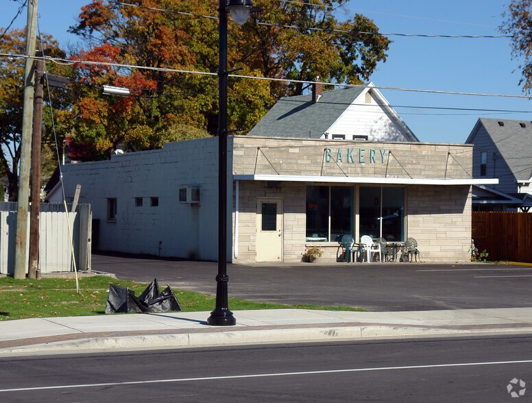 More Photos Of 915 E Lincoln Hwy, New Haven Restaurant For Sale