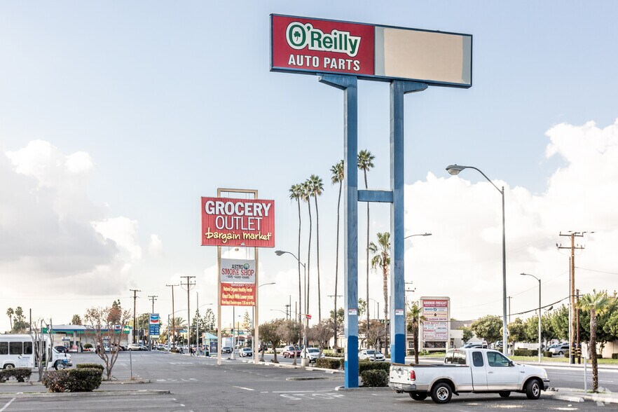More Photos Of 3420-3456 W Lincoln Ave, Anaheim Unknown For Lease