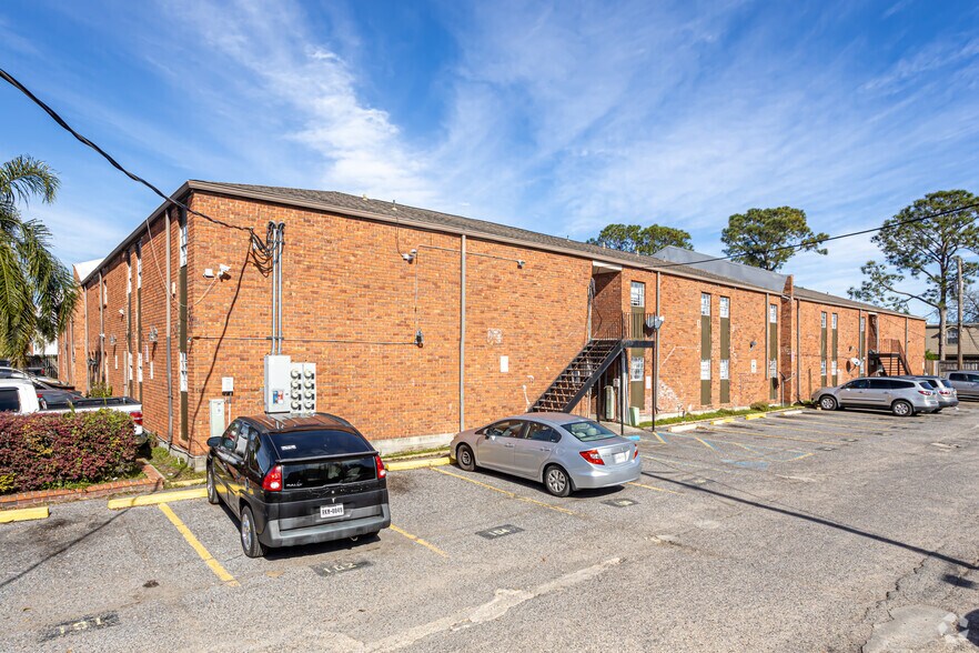 More Photos Of 4021 Hessmer Ave, Metairie Apartments For Sale