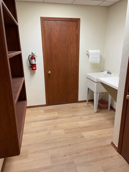 More Photos Of 910 S Bryant Ave, Edmond Medical For Sale