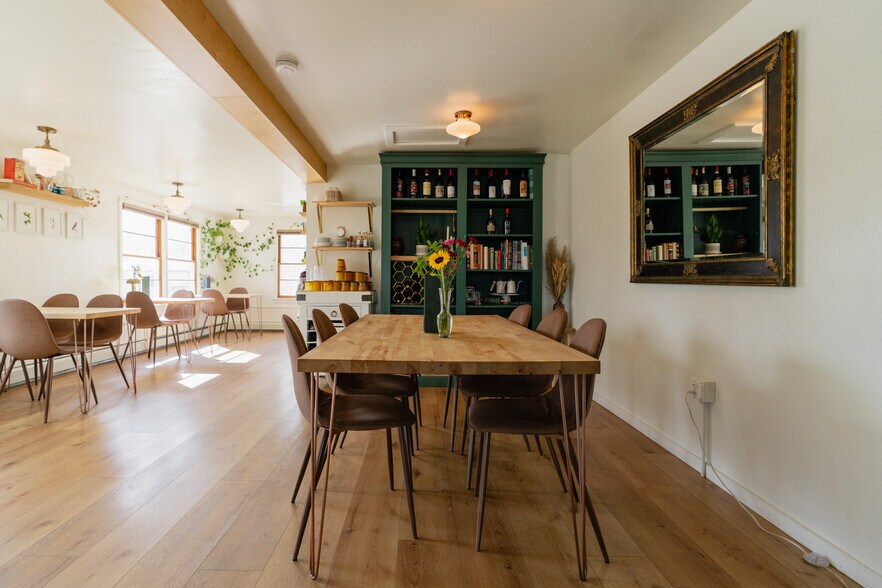 More Photos Of 927 S Cobb St, Palmer Restaurant For Sale