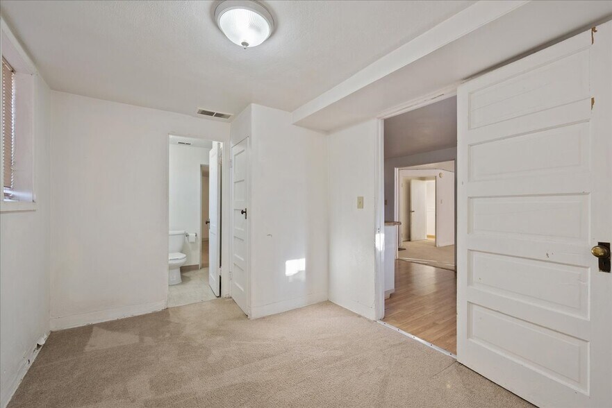 More Photos Of 1501 Carbon Ave, Cheyenne Office For Lease