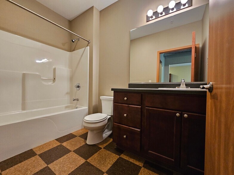 More Photos Of 906 10th St SE, Cedar Rapids Apartments For Sale