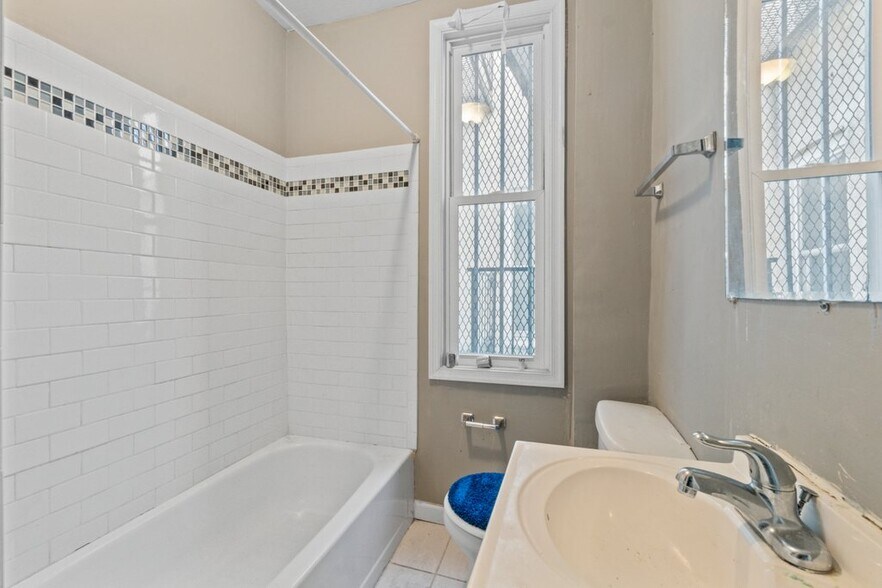 More Photos Of 210 E Lafayette Ave, Baltimore Apartments For Sale