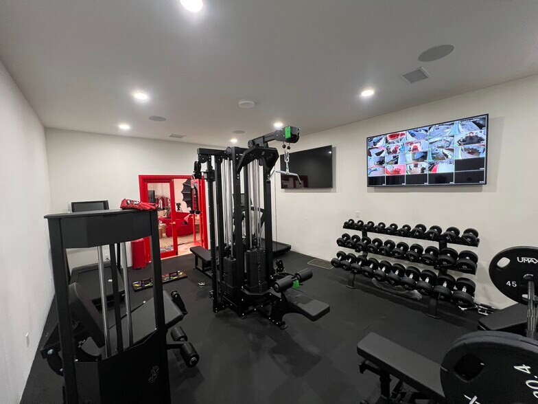 More Photos Of 413 N Moss St, Burbank Light Manufacturing For Sale