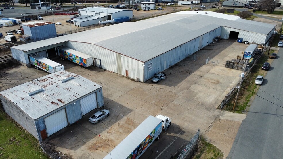 More Photos Of 410 Hamilton Rd, Bossier City Distribution For Lease