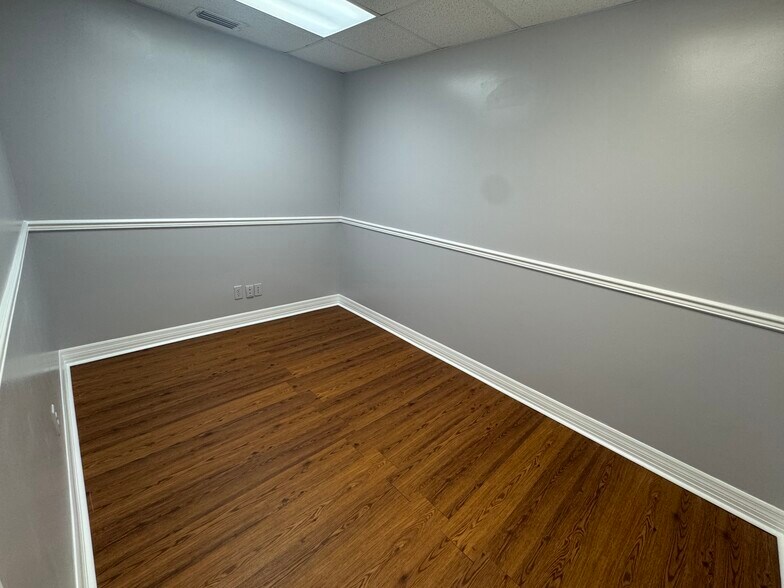 More Photos Of 3938 Sunbeam Rd, Jacksonville Medical For Lease