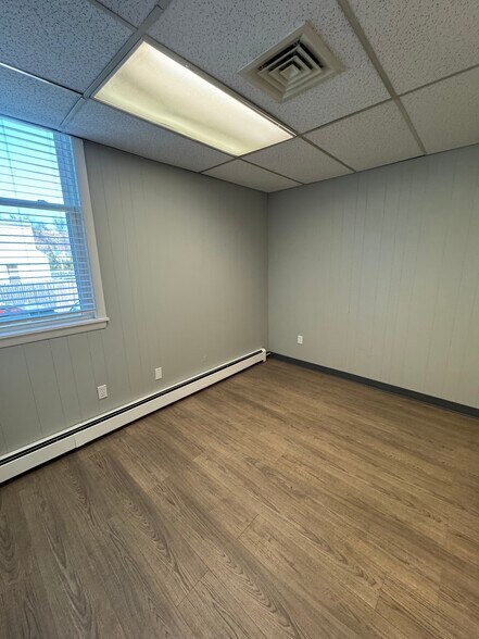 More Photos Of 77 Meadow St, Holyoke Coworking Space