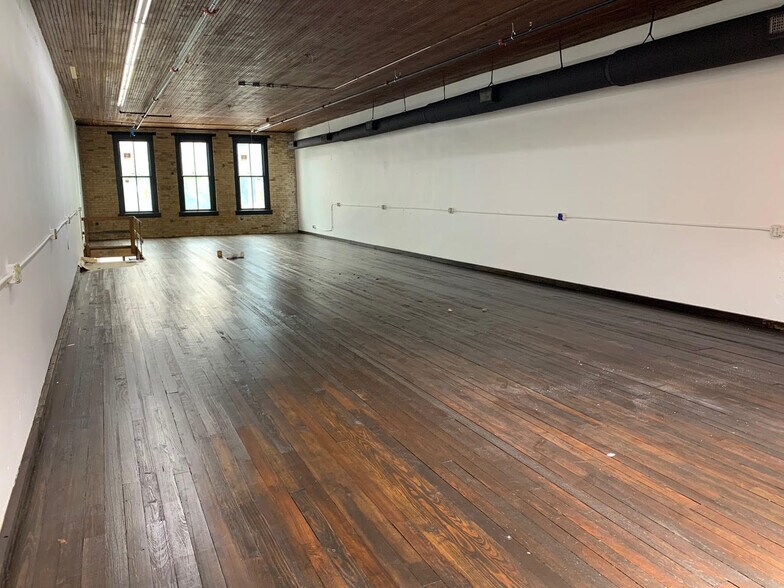 More Photos Of 712 S Austin Ave, Georgetown Storefront Retail Office For Sale