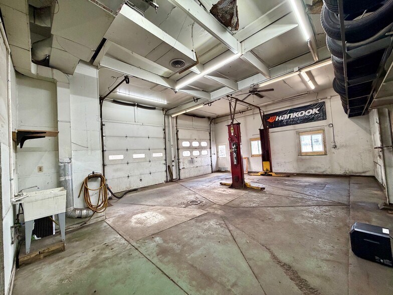 More Photos Of 2124 Us-9, Lake George Service Station For Sale