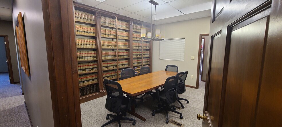 More Photos Of 320 N 5th St, Saint Charles Office For Sale