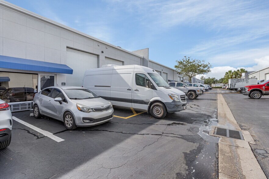 More Photos Of 4110 Enterprise Ave, Naples Unknown For Lease