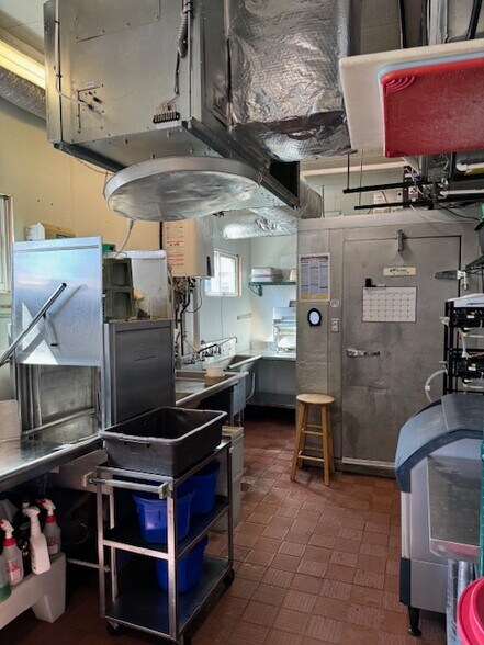 More Photos Of 2079 Spruce St, Ranier Restaurant For Sale