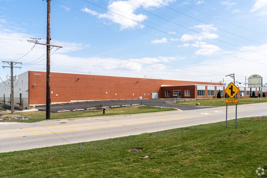 More Photos Of 3501 Mount Prospect Rd, Franklin Park Industrial For Sale