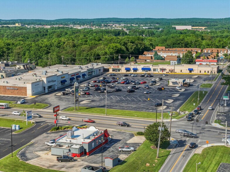 More Photos Of 100 Cumberland Plz, Crossville Unknown For Lease