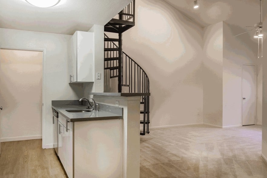 More Photos Of 1950 N Pennsylvania St, Denver Apartments For Lease