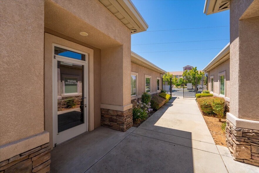 More Photos Of 2155 Larkspur Ln, Redding Office For Sale