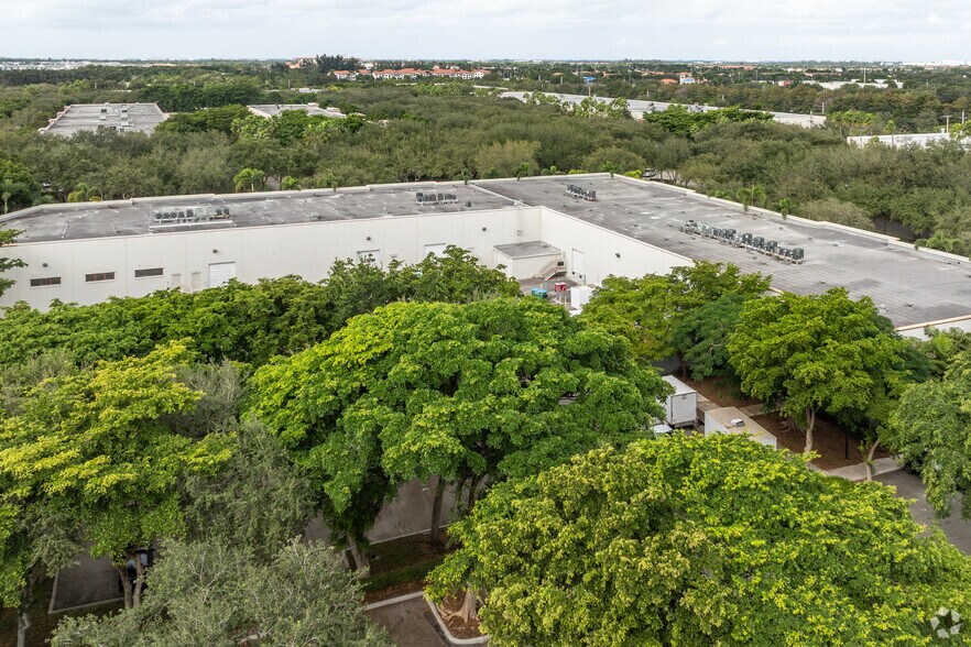 More Photos Of 2801-2881 Corporate Way, Miramar Light Distribution For Lease