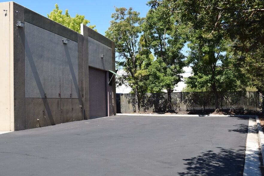 More Photos Of 572 Martin Ave, Rohnert Park Flex For Lease