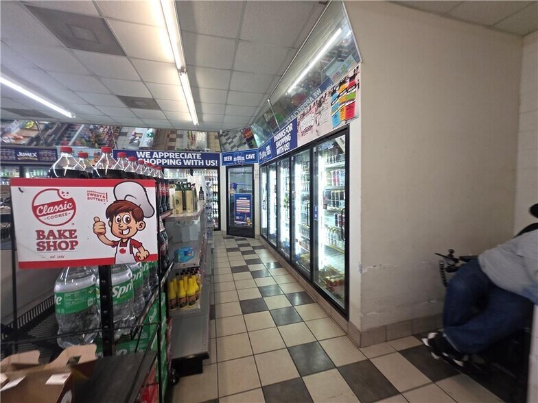 More Photos Of 800 Elberta Rd, Warner Robins General Retail For Sale