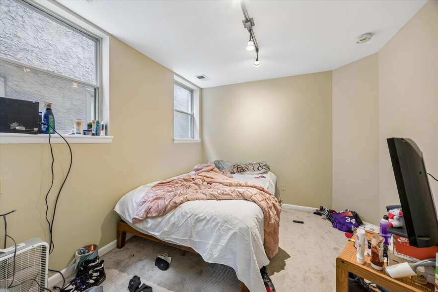 More Photos Of 1909 S Broad St, Philadelphia Office Residential For Sale