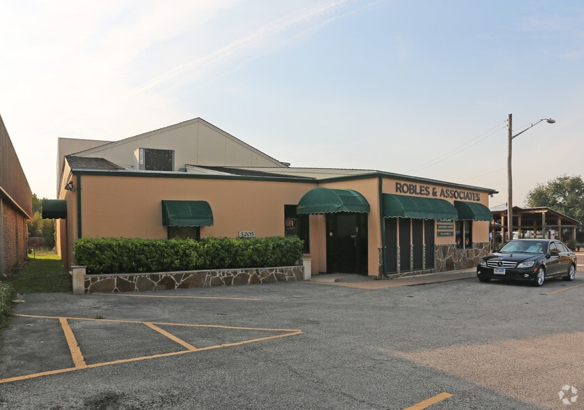 More Photos Of 5205 Airport Blvd, Austin Loft Creative Space For Lease