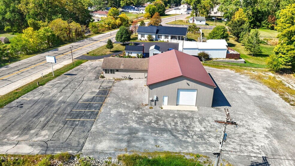 More Photos Of 635 E Business 30, Columbia City Showroom For Sale