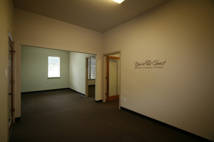 More Photos Of 200 S 14th St, Midlothian Medical For Sale