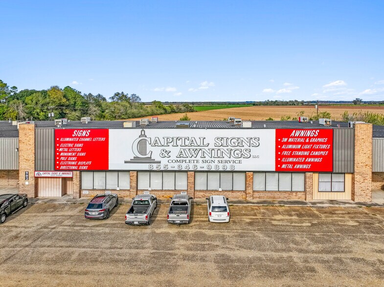 More Photos Of 902 NW Main St, Bunkie Showroom For Sale
