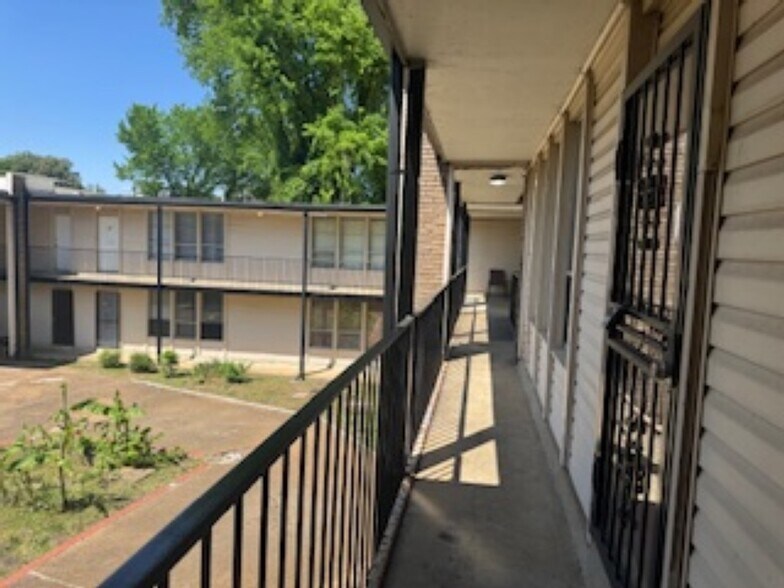 More Photos Of 45 N Belvedere Blvd, Memphis Multifamily For Sale