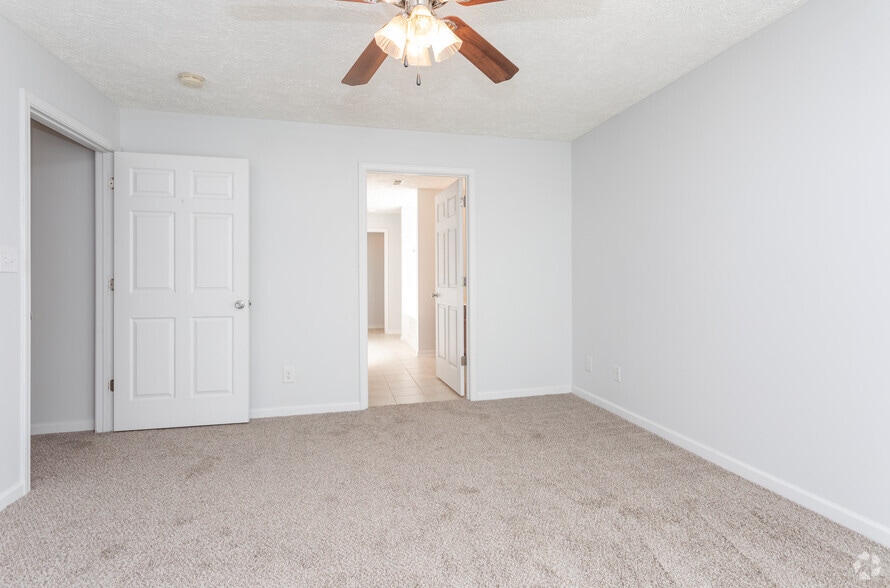 More Photos Of 2737 Kentberry Ave, Fayetteville Apartments For Sale