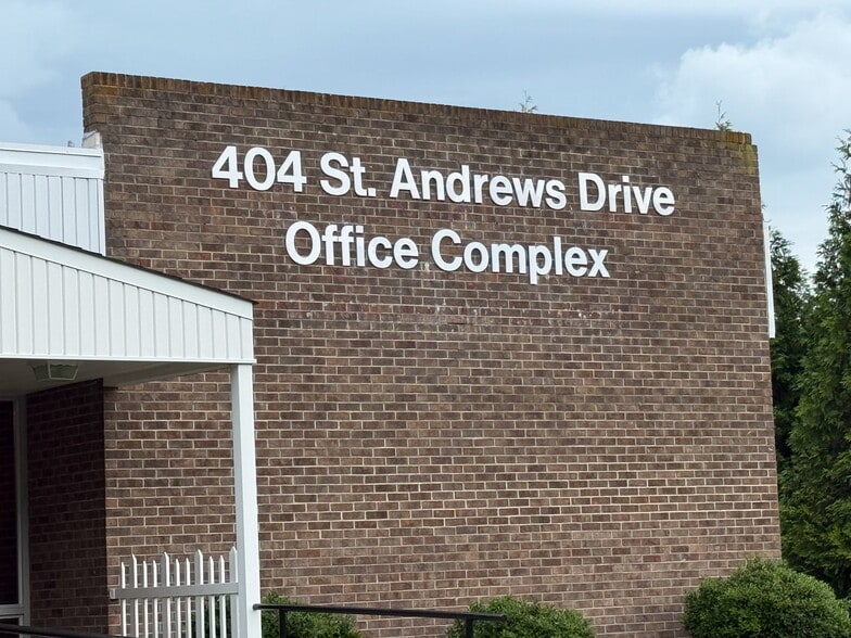 More Photos Of 404 St Andrews Dr, Greenville Office For Lease