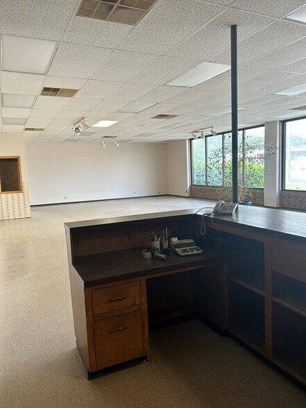 More Photos Of 818 N Raguet St, Lufkin Light Distribution For Sale