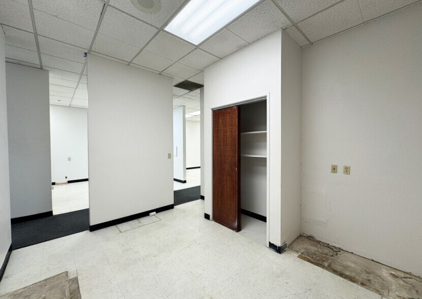 More Photos Of 730 St Michaels Dr, Santa Fe General Retail For Lease