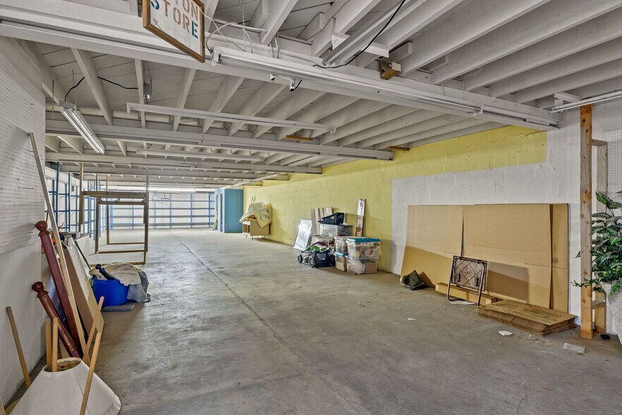 More Photos Of 140 1st S, Alabaster Storefront For Sale