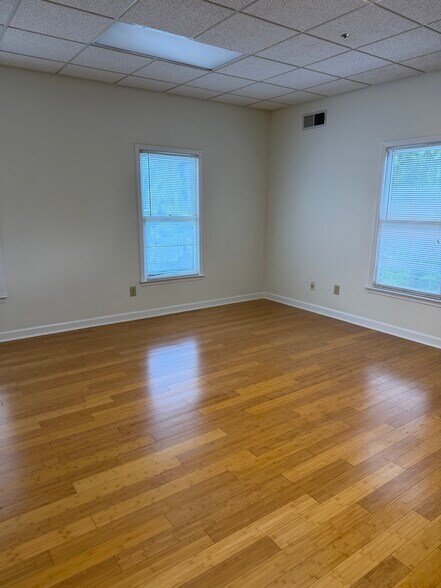 More Photos Of 1060 Cambridge Sq, Alpharetta Office For Lease