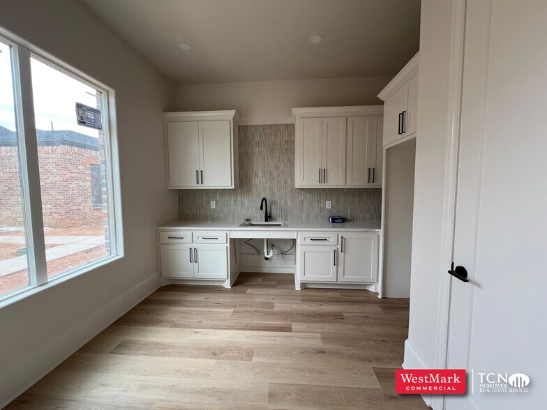 More Photos Of 6311 79th st, Lubbock Office For Lease