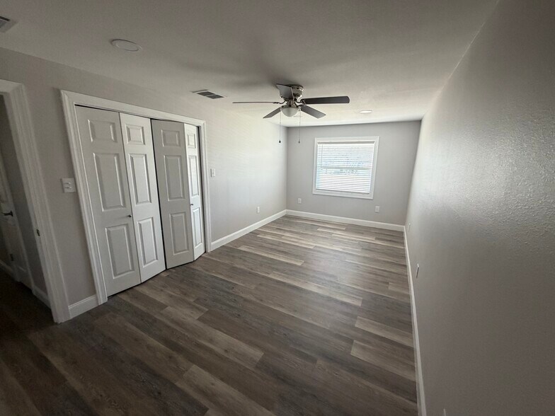 More Photos Of 2175 N McMullen Booth Rd, Clearwater Specialty For Lease