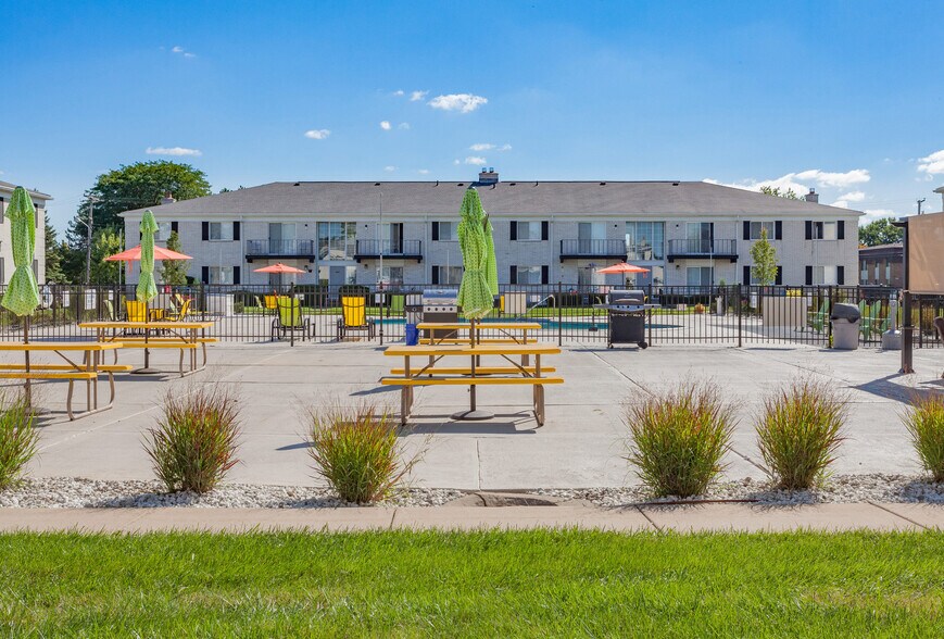 More Photos Of 33105-33255 Warren Rd, Westland Apartments For Sale