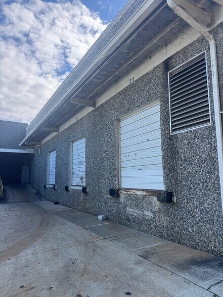 More Photos Of 600 Ellis Rd N, Jacksonville Warehouse For Lease