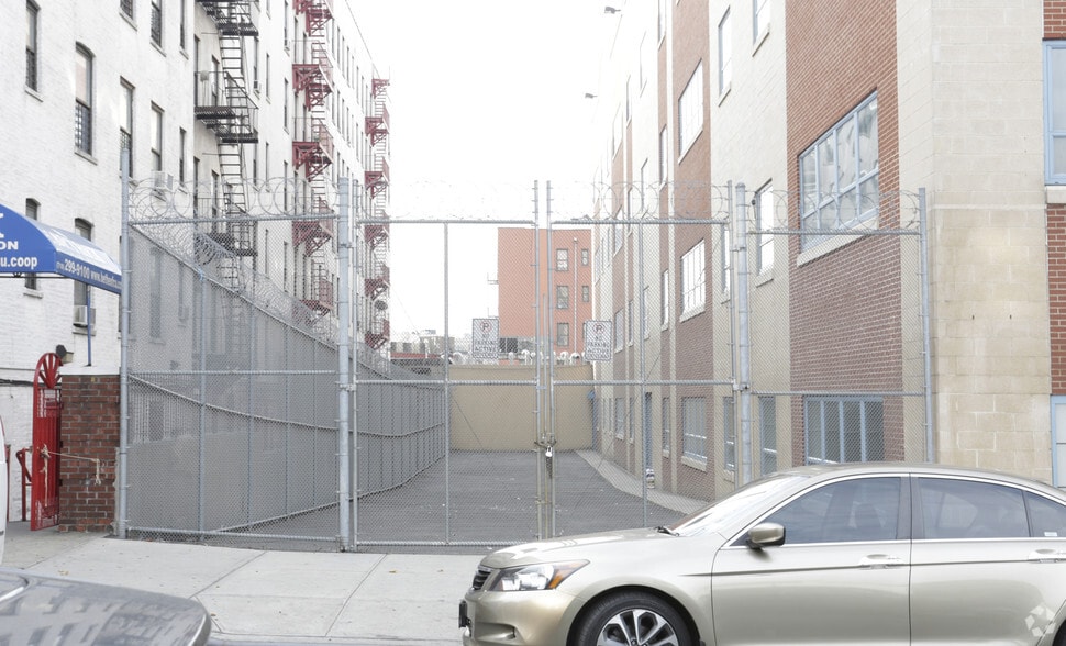 More Photos Of 1980 Jerome Ave, Bronx Office For Lease