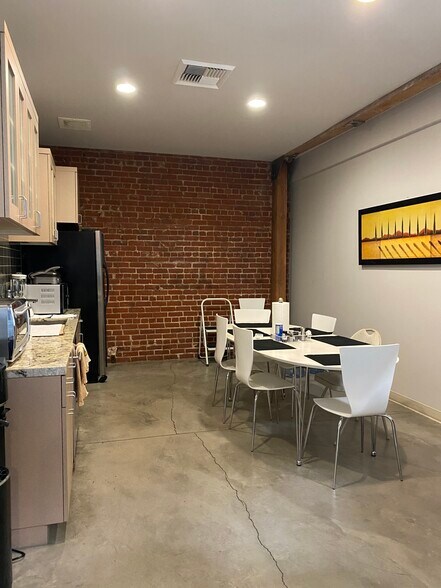 More Photos Of 1319-1321 W 11th St, Los Angeles Showroom For Lease