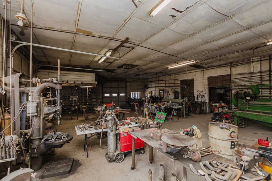 More Photos Of 410 N Commercial Ave, Sedgwick Storefront For Sale