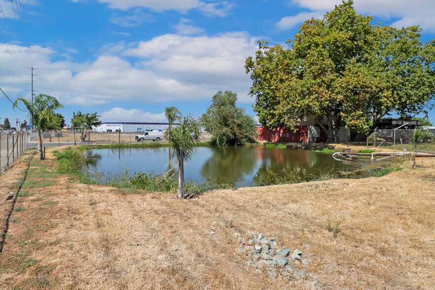 More Photos Of 8989 Elder Creek Rd, Sacramento Contractor Storage Yard For Sale