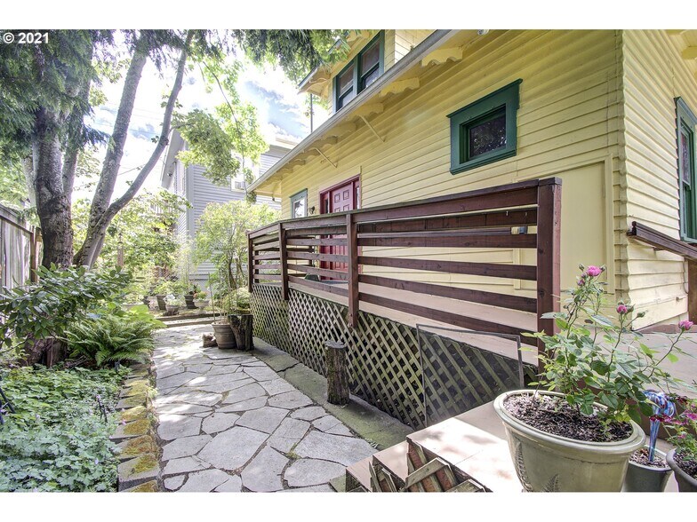 More Photos Of 4423 SE Hawthorne Blvd, Portland Office For Sale