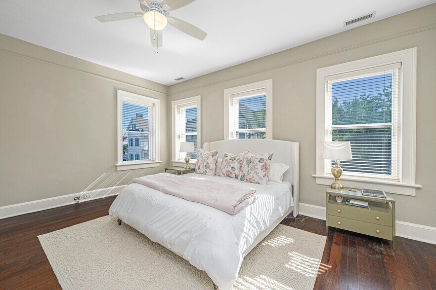 More Photos Of 90 Bull St, Charleston Storefront Retail Residential For Sale