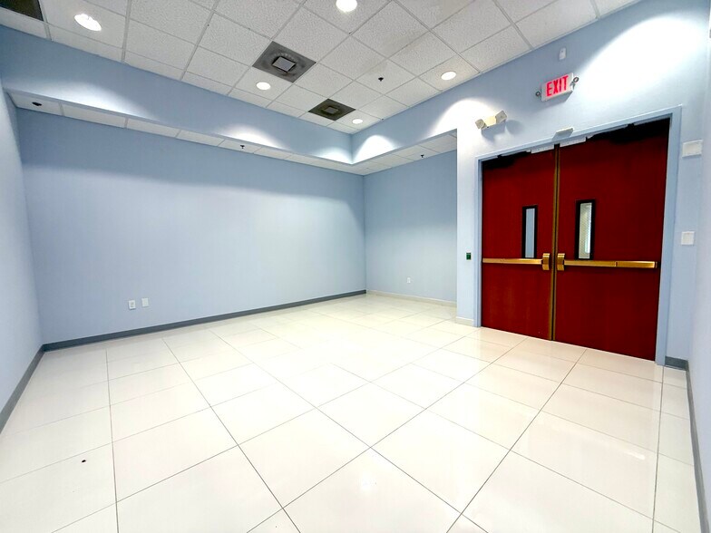 More Photos Of 1743 Park Center Dr, Orlando Medical For Sale