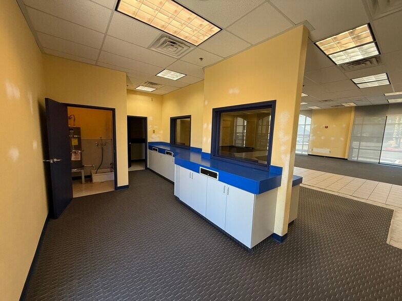 More Photos Of 9275 W Flamingo Rd, Las Vegas Freestanding For Lease